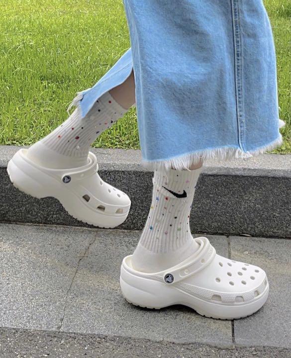 High Heel Crocs: Comfortable and Stylish Footwear for the Elderly Population插图