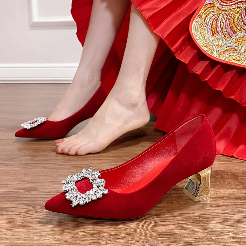 The Impact of Red Heels on Your Overall Outfit插图