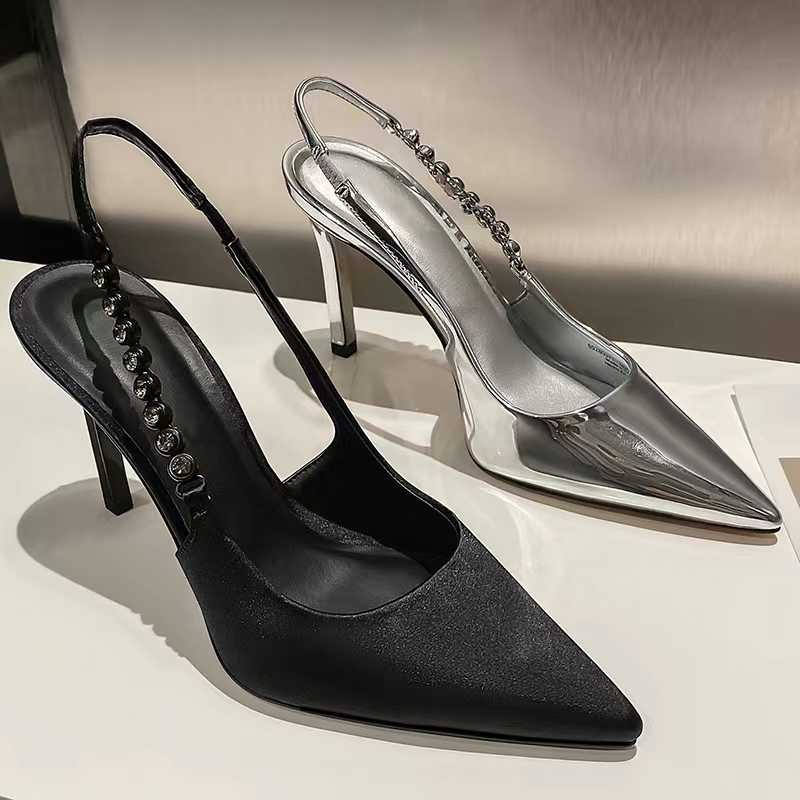 Stepping into Elegance: Silver Dress Shoes for Women插图3